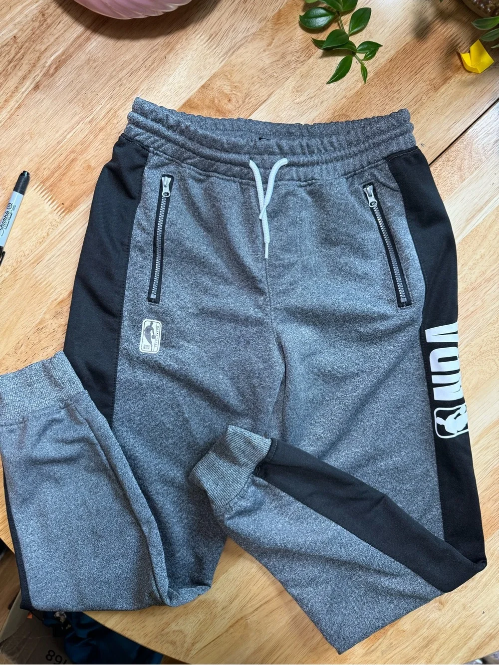 NBA Gray & Black Kids' Jogger Sweatpants 10/12